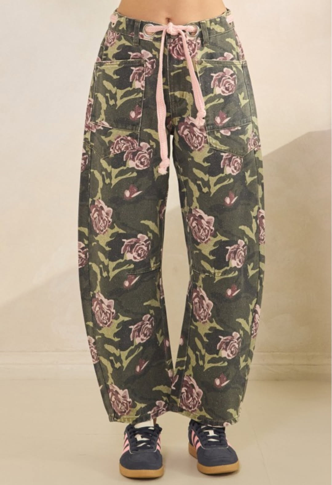 FLORAL CAMO HORESHOE JEANS
